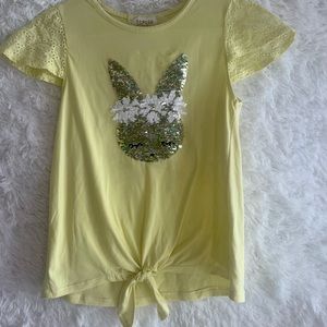 Super cute spring tee shirt ! Flowy and so comfortable! Pastel yellow🐰